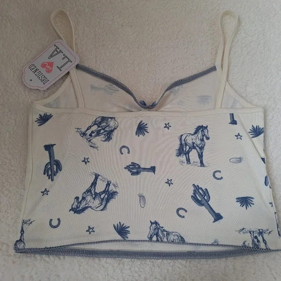 NWT Women's Messy Bun Just Chillin Cream and Blue Horse Crop Top Medium - Picture 6 of 9